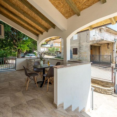 Apartmani Dupor Gornji Karin Exterior foto