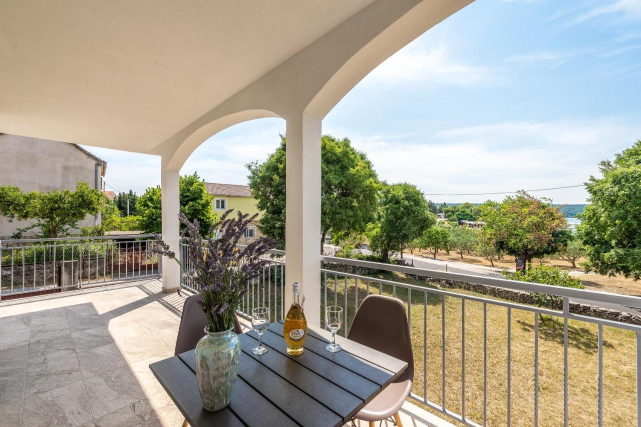 Apartmani Dupor Gornji Karin Exterior foto