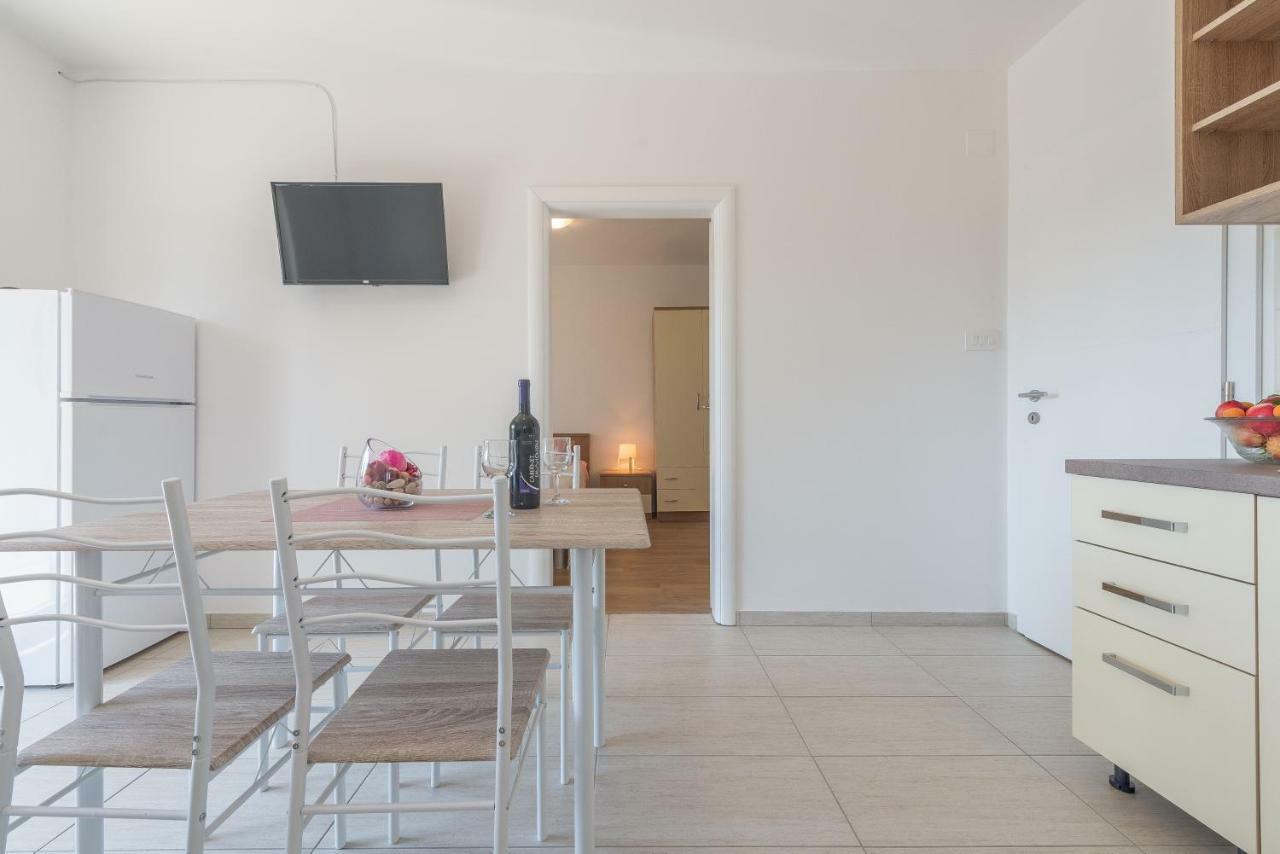 Apartmani Dupor Gornji Karin Exterior foto