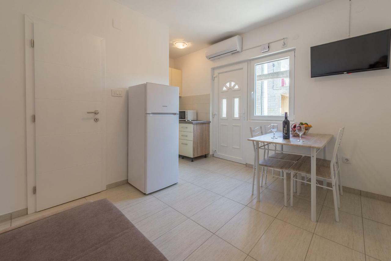Apartmani Dupor Gornji Karin Exterior foto