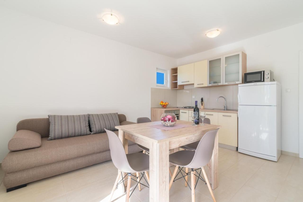 Apartmani Dupor Gornji Karin Exterior foto